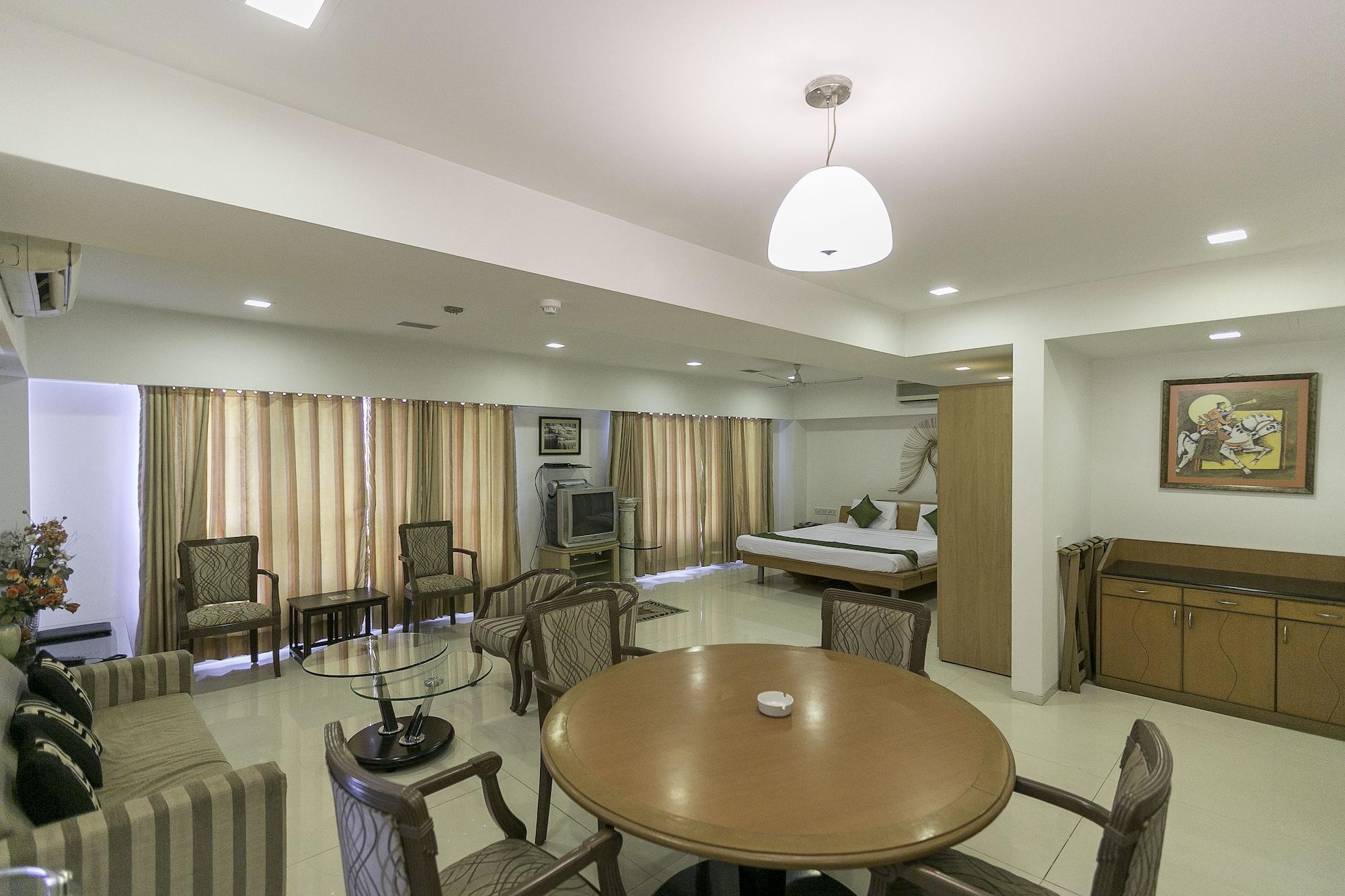 Treebo Trend New Castle Hotel Mumbai Bagian luar foto