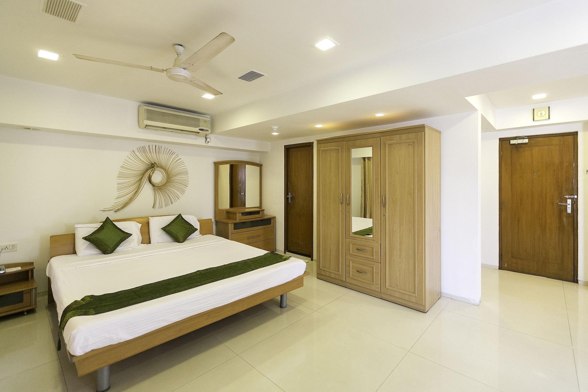 Treebo Trend New Castle Hotel Mumbai Bagian luar foto