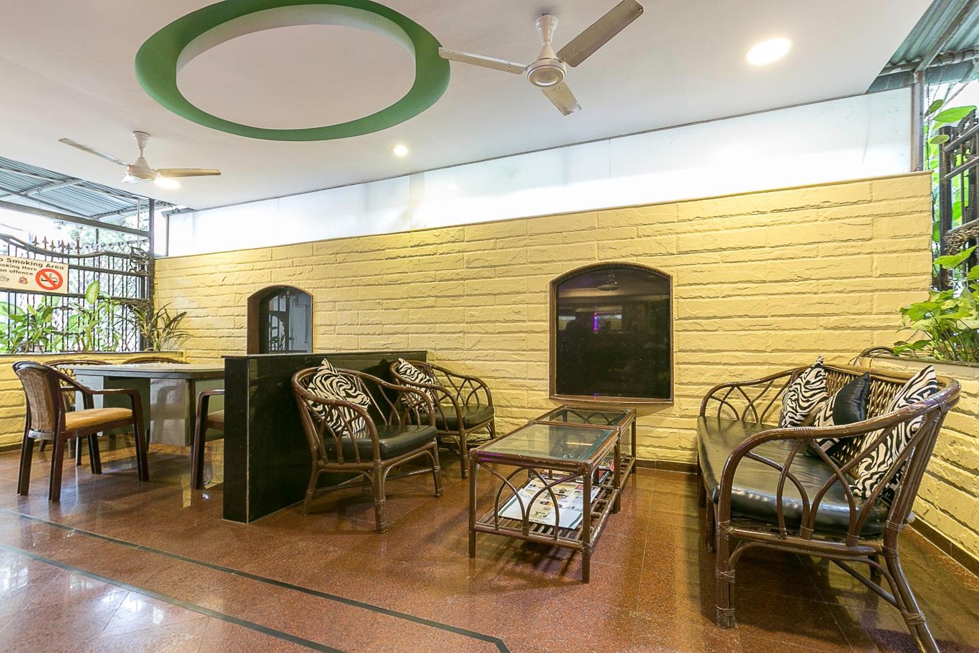 Treebo Trend New Castle Hotel Mumbai Bagian luar foto