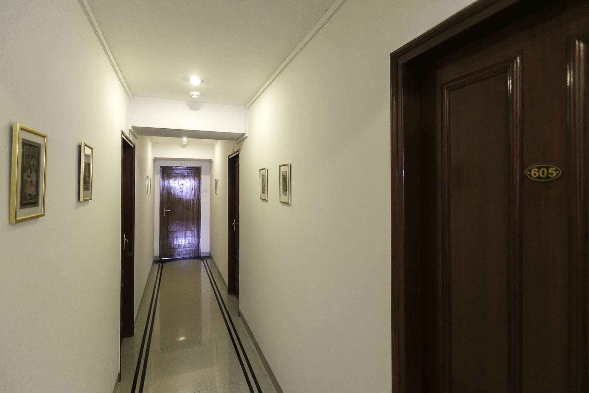 Treebo Trend New Castle Hotel Mumbai Bagian luar foto