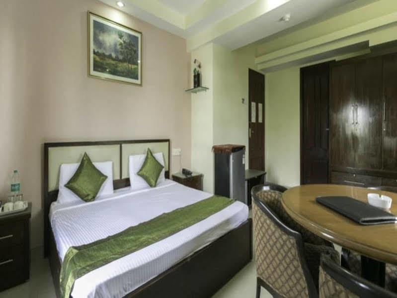Treebo Trend New Castle Hotel Mumbai Bagian luar foto