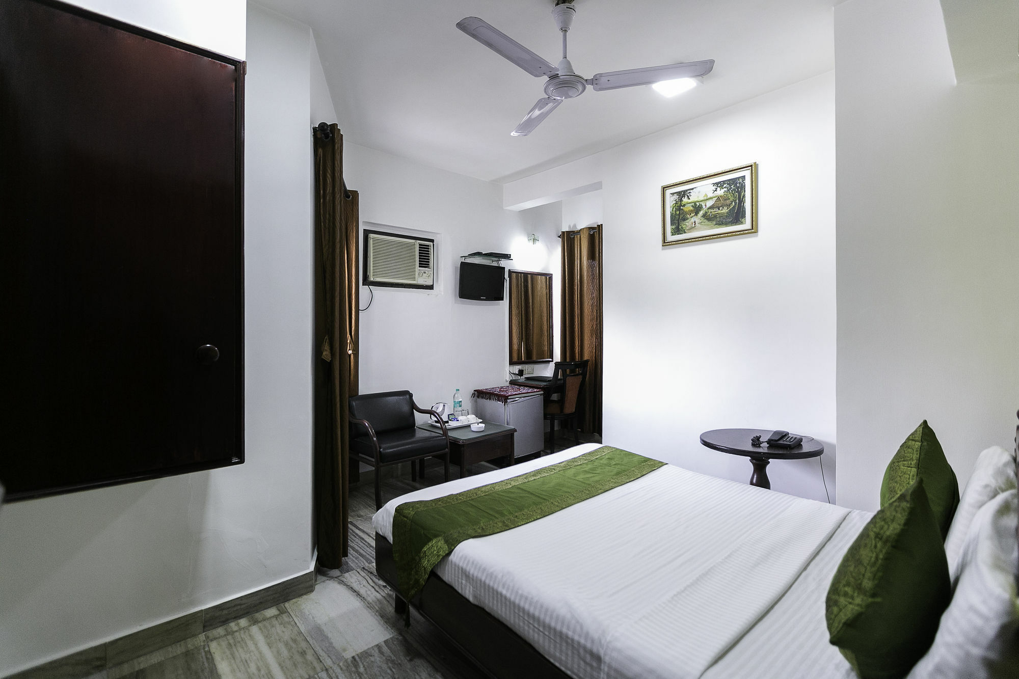 Treebo Trend New Castle Hotel Mumbai Bagian luar foto